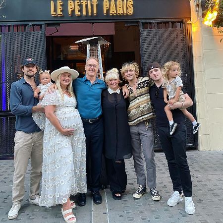 Stormie Lynch took a picture with her husband, their five kids, son-in-law, and two grandkids